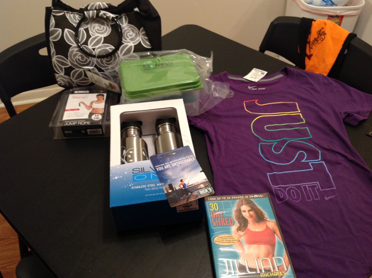 glitch13test:  imgonnamakeachange: NATASHA’S FITBLR GIVEAWAY I know you guys have
