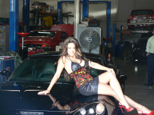 chicksoncars:  Black garage Corvette 