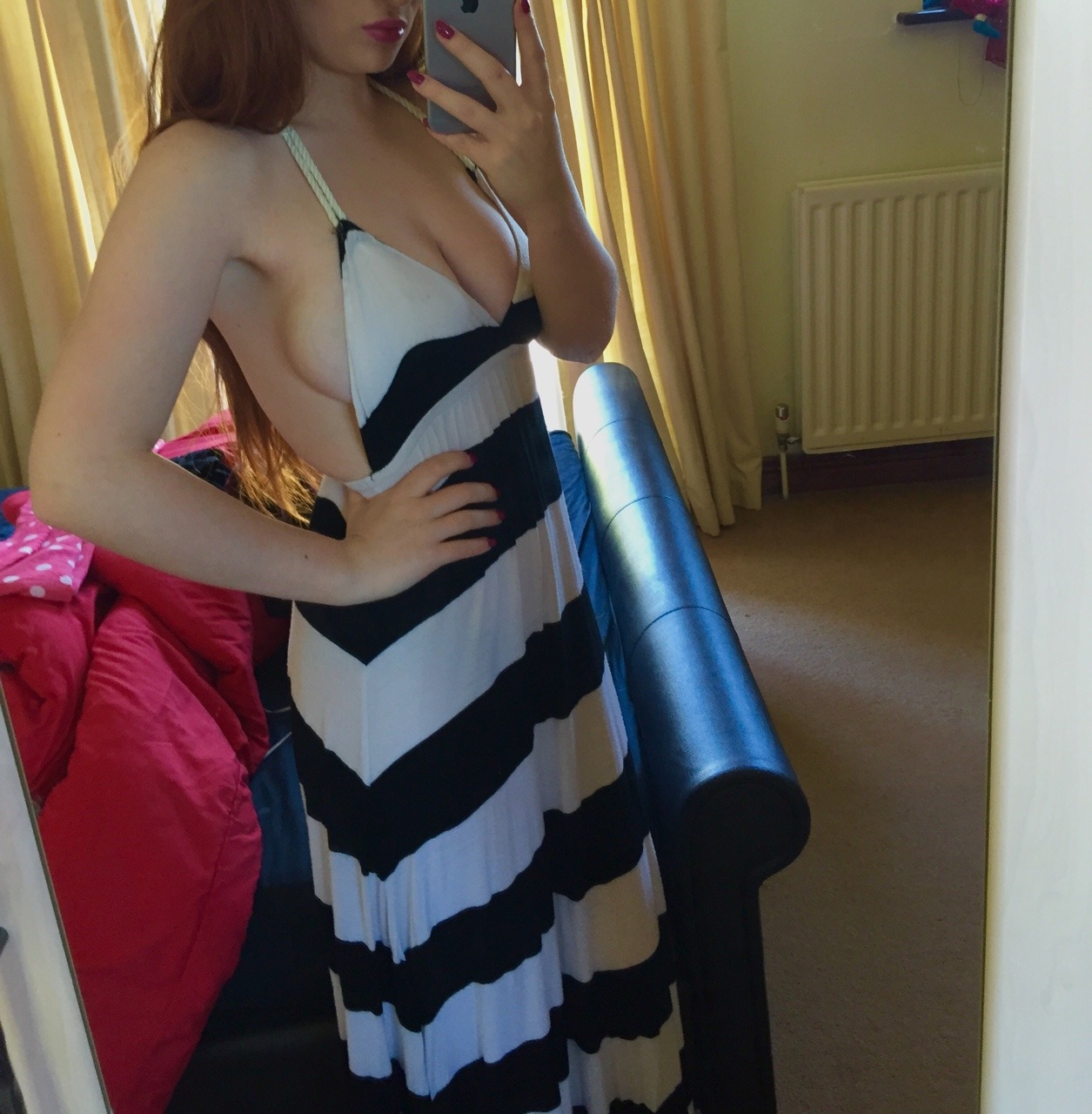 iwishiwasyour-favouritegirl:  check that sideboob 👌🏻 