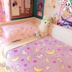milkykitten:  My new blanket, I’m pretty