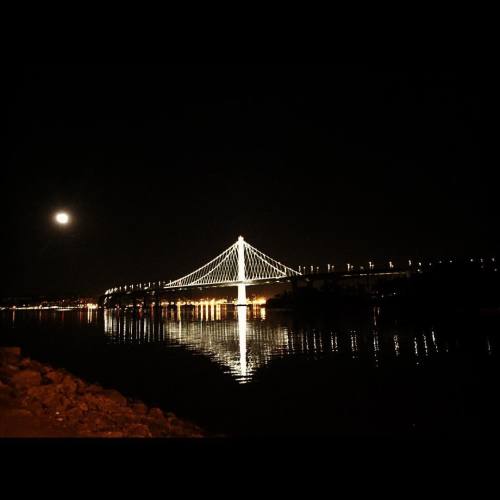 #treasureisland #baybridge #oaklandbaybridge #moon  (at San Francisco Treasure Island)