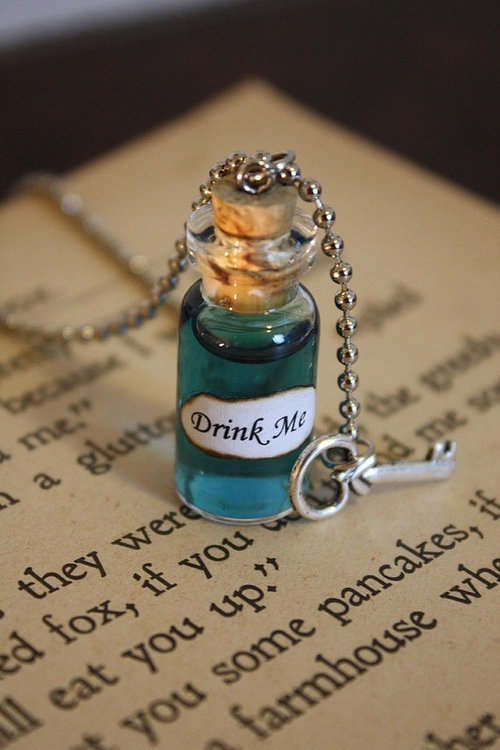 amandapaz15:  drink me en @weheartit.com - http://whrt.it/14ZDeL6