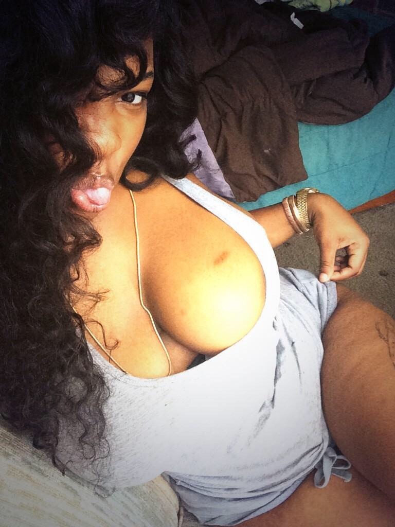 illyspov:  Smh this exactly why this my Twitter crush! Damn!  Twitter: @Aalexxxis_