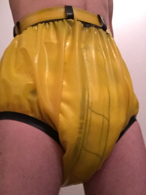 smdlvince:Abena, Locking pants. so nice.