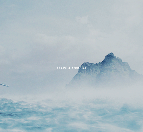 arthurpenhaligons:there’s a deep blue ocean in my dreamscalling to me from behind the veil of sleep↳