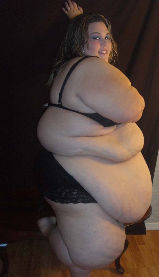 ssbbwsunni:  Follow the blog of SSBBW Sunny, a sexy XXL fat girl with a soft huge