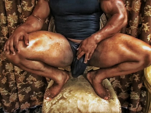 thickchocolatecity:  Part 1. #Musclebooty #Bigdick #Muscle #MorningWood 