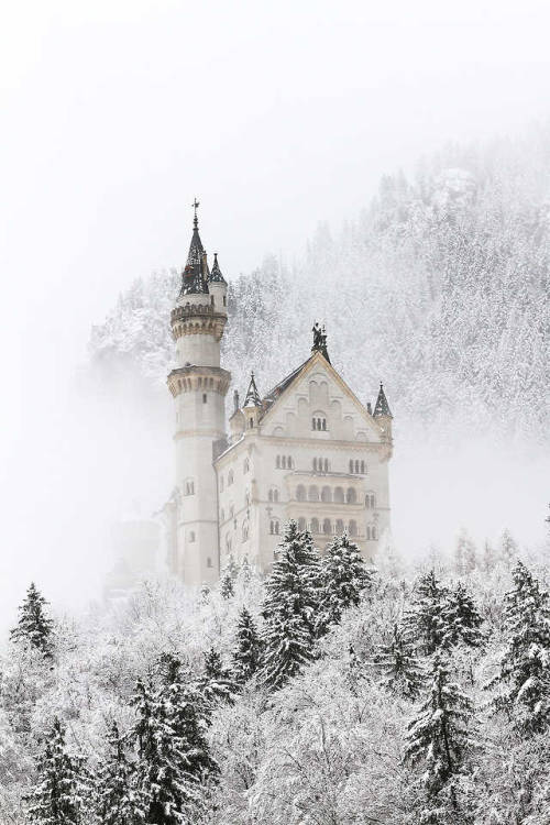 vintagepales2:Swallow’s Nest, Ukraine  x Neuschwanstein Castle, Germany 