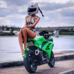 motorcycles-and-more:   Biker girl   https://www.facebook.com/MototcyclesAndMore/ 