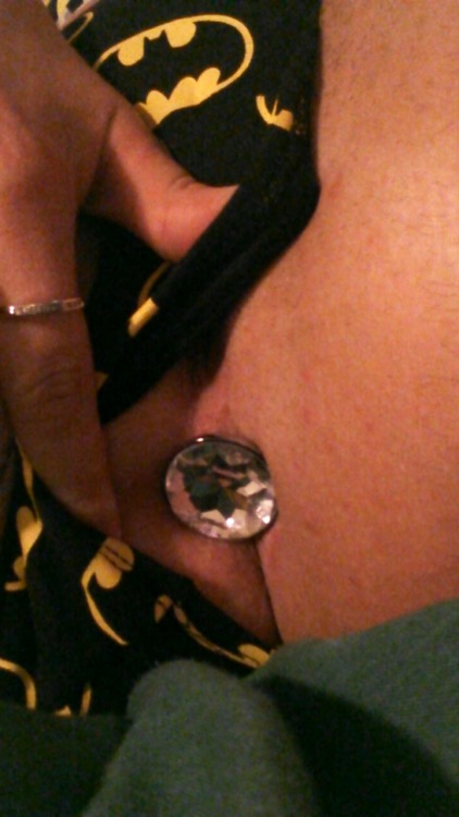 littlemiss-muffins:  All batman tonight. Batman and butt plug. Sweet dreams, beautiful followers. 💋