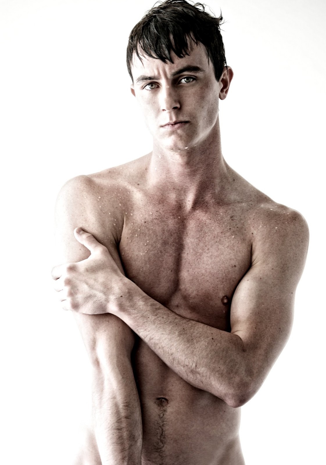 ibrokemyheart: sagittarius4:   hotbodyboyz: Ryan Kelley  He’s beautiful   Ryan