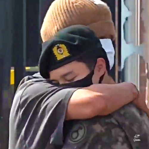 Mate, This Is So Precious The Way Jimin Closed His Eyes When He Was Hugging Jin And Tae Im So Emotional
