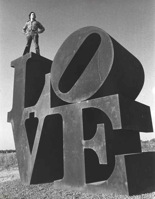  Robert Indiana, On top of his original LOVE sculpture, 1970