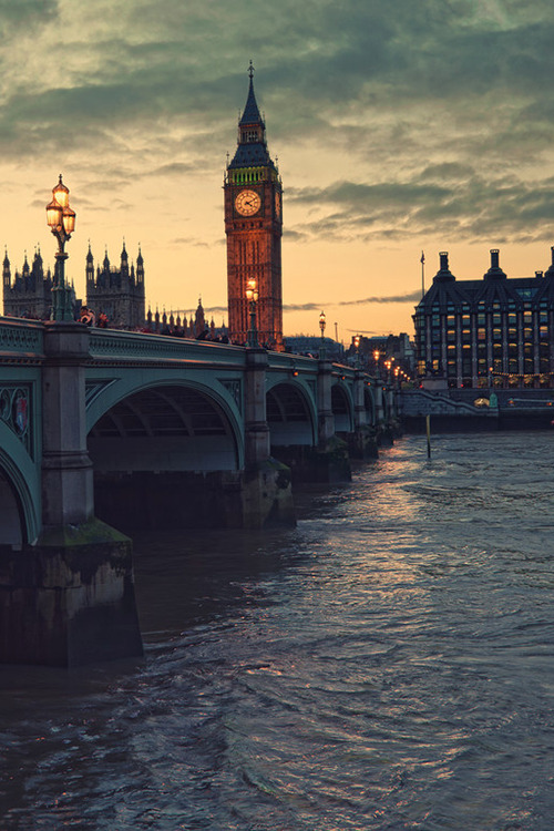 etherealvistas:  London Calls Me a Stranger (England) by Roland Shainidze