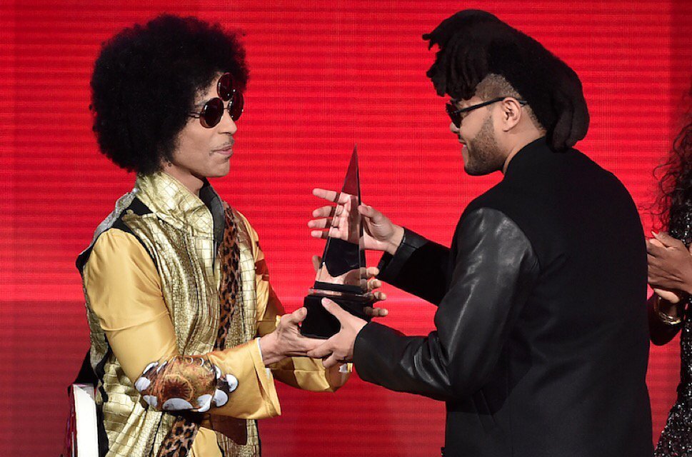adaptedtoxo:  The Weeknd wins Favorite R&amp;B/Soul Male Artist and Favorite