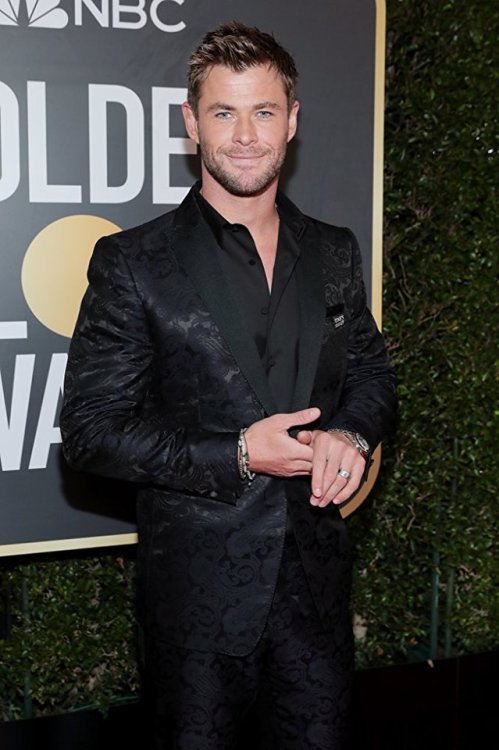 fateisnotastraightroad: Chris Hemsworth at the 2018 Golden Globes