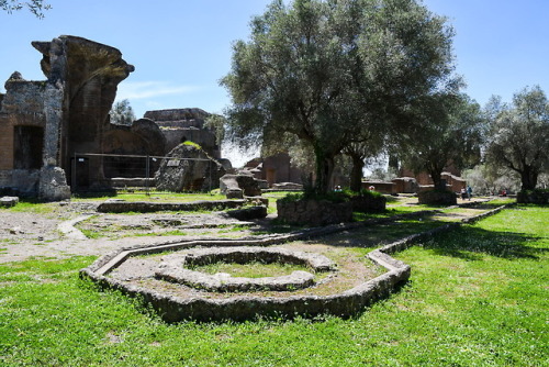 romebyzantium:Hadrian’s Villa - Villa Adriana (Tivoli, Italy) - Biblioteche (Library) and Square wit