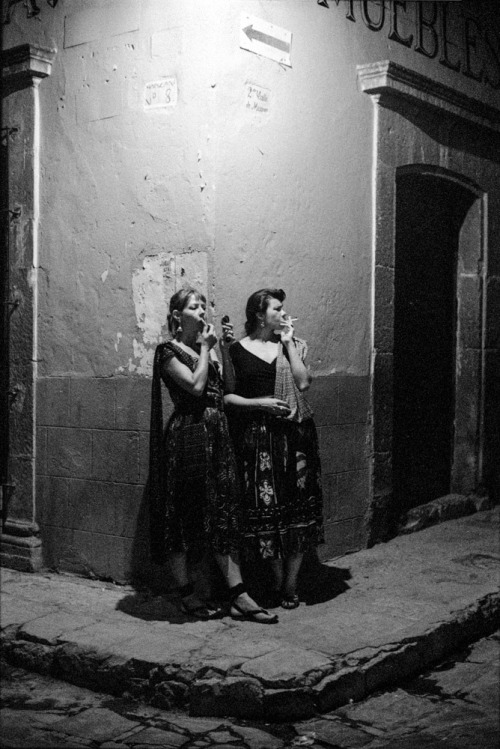 Cilla and Maggie, Mexico, 1992
© Carlos Rene Perez