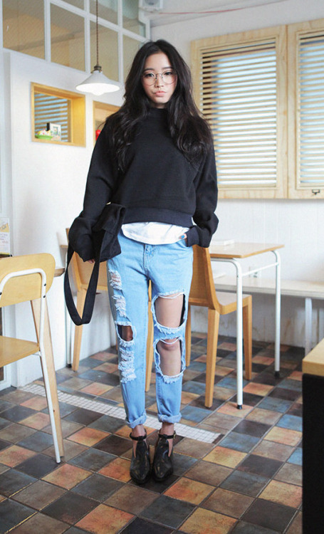 outfitmadestyle:  Vintage Destroyed BF Pants (available at Outfit Made) 