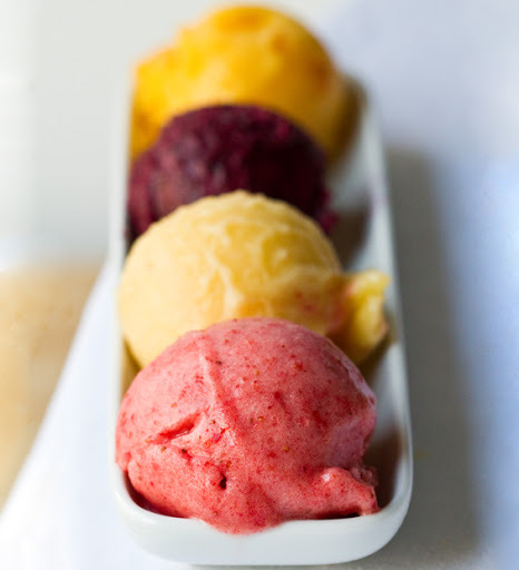 tohellwithsalad:  Fruity Summer SorbetsStrawberry Banana1 1/2 cups frozen strawberries