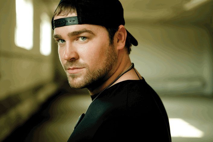 whoframedterryturtle:  Lee Brice is one sexy mother fucker. I’d love for him to