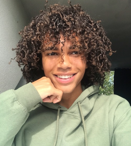 blackboysrmagic:  Dylan Hasselbaink