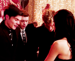 DAILY VAMPIRE ACADEMY
