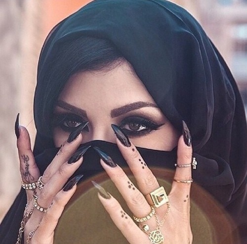 muslimwomenwearclothestoo:More Hijabi Stuff Here ❁ muslimwomenwearclothestoo.tumblr.com/ ❁