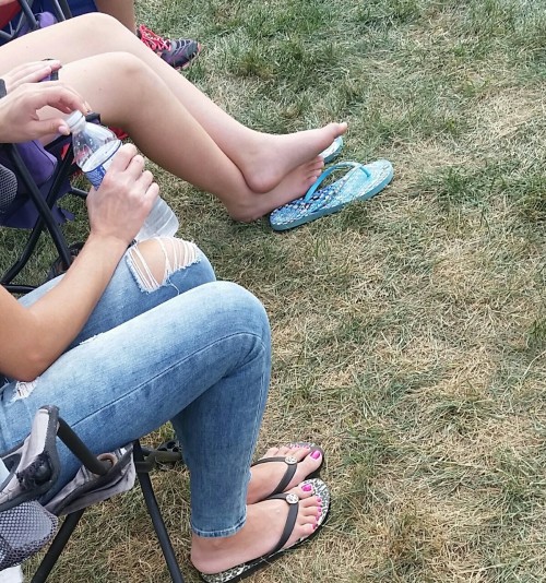 sexycandidfeet: Soccer mom and her daughter