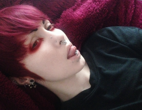 raspberry-corpse: 2o14’s 6 selfies || tagged by Kitten Emperor v0nvamp &amp; sleep-boogeym