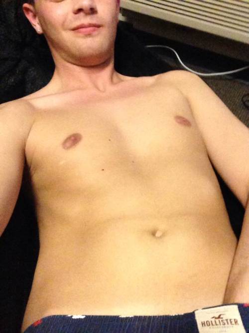 postmypecker:  Here is PostMyPecker follower, Peyton.  He is 19 years old, gay, a college student from Pennsylvania, FUCKING ADORABLE, smoking HOT, and has a cock I would love to REALLY get to know.  Peyton has his own new blog, which I know will be