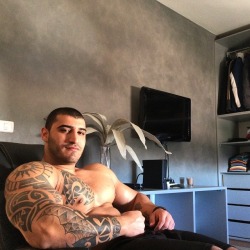 hyper-masculine:    ► HYPER-MASCULINE ♂ ◄ [page]♂ ♂♦ Hyper-Masculine ARCHIVE ♦ [all pics]   