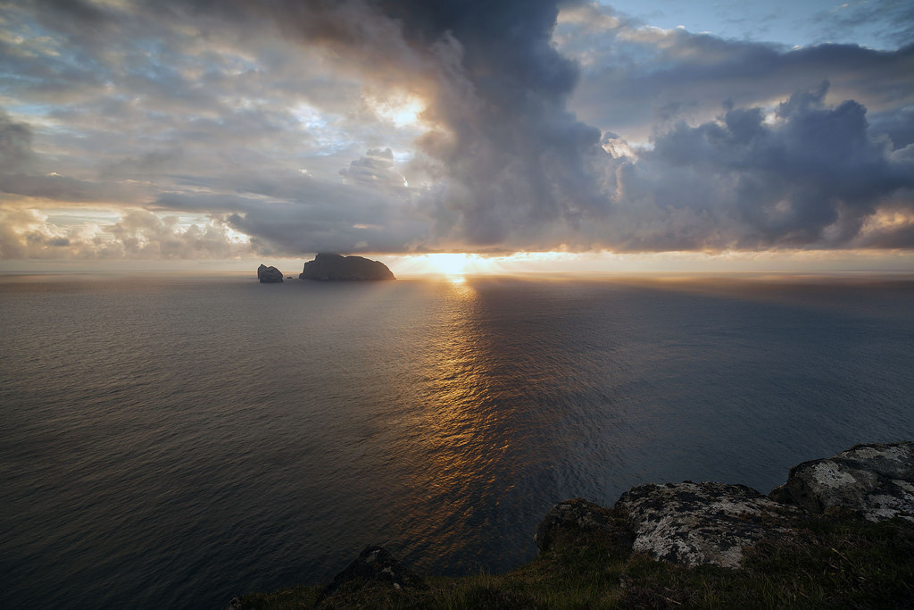 te5seract:    Sunrise over Boreray St Kilda &amp;  Sunrise over Boreray St Kilda