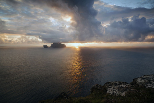 te5seract:    Sunrise over Boreray St Kilda &  Sunrise over Boreray St Kilda  by  peter spencer