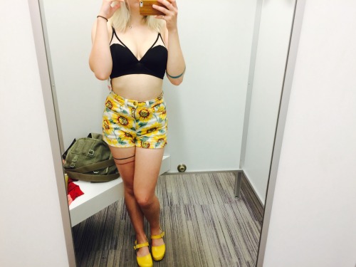 the-foreign-stetson:I dream of being able to fit into pretty little bras7.25.16