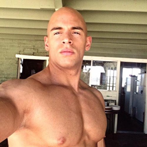 fuckyeahseanzevran:  Amateur pics. Sean Zevran so hot 😈🔥