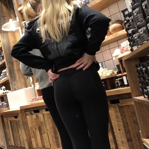 m2s-creepshots: @candidmallrat