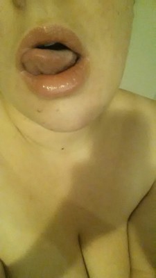 hmcouple:  Couldn’t decide between mouth Monday or mount me Monday ;) either way have a great Monday ;) - Mrs