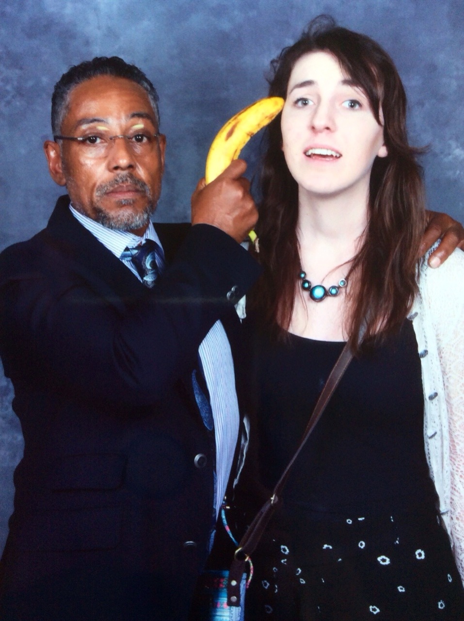 meladoodle:
“ i got this photo with gus from breaking bad and the conversation went like this
me: “hey can you pretend this banana I found outside is a gun?”
him: “it is a gun”
me: “shit you’re a good actor” ”