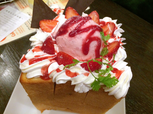 tokyo-fashion:Honey Toast party at Pasela Resorts in Shibuya.