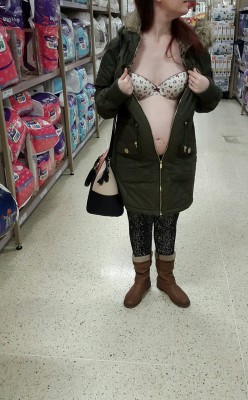 mynaughtylittlegirl:  Flashing in tesco and