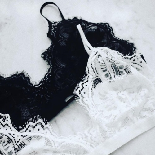 Details&hellip; #lingerie #lace #bralette // ThreeGirlsOnAWhim.com - link in bio // Eat • Think • We