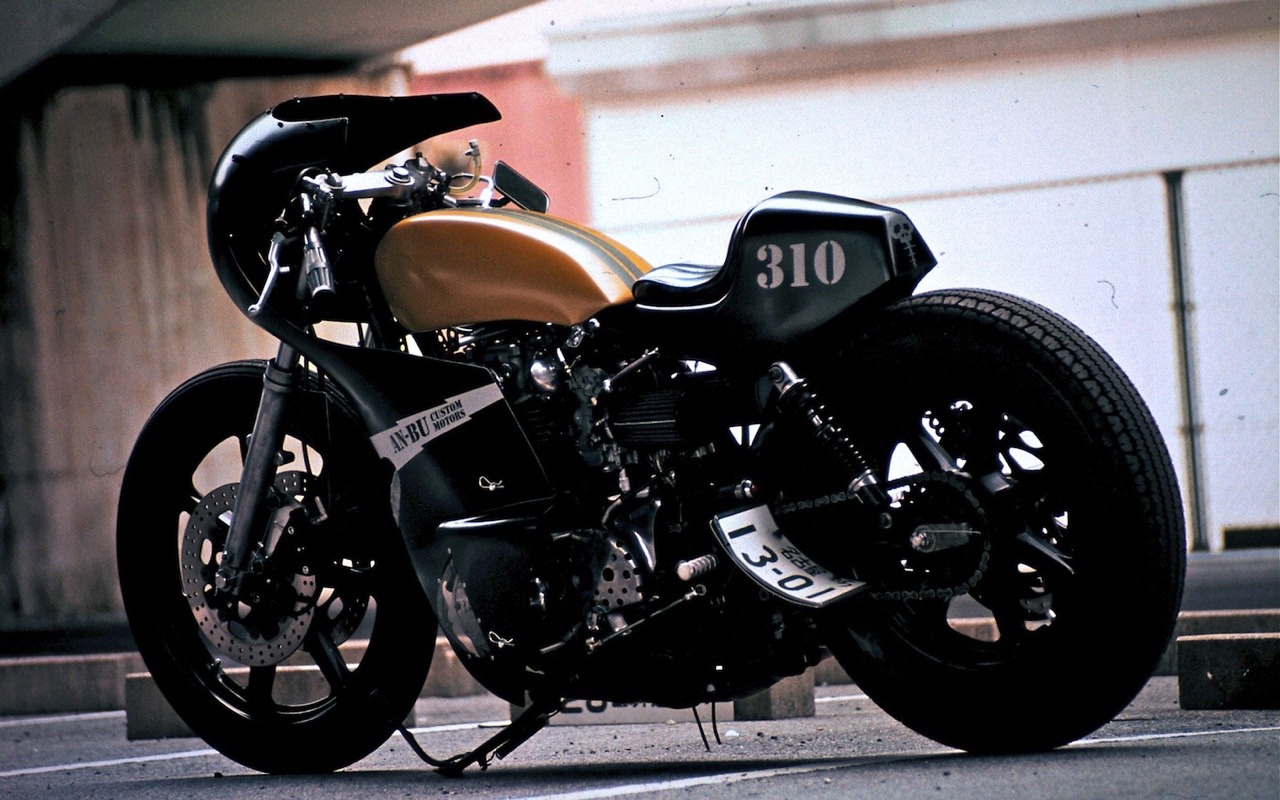 megadeluxe:XS 650 SP “Balle Rocketcowl” by An-Bu - Nagoya, Japan. (Via Inazuma