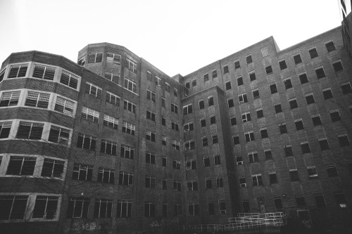  Hudson River State Hospital: A former New York state psychiatric hospital abandoned in 2003 