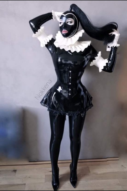 (11/13  #5)I like the frills… imagine something like this, but the black latex is pink instea