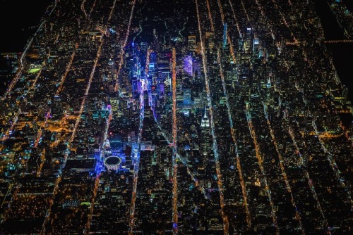 escapekit:  GOTHAM 7.5K Photographer and filmmaker Vincent Laforet has captured stunning high-altitude photos of New York City at night. Flying high above the city of New York, Vincent captured these beautiful shots during a night time helicopter ride. 