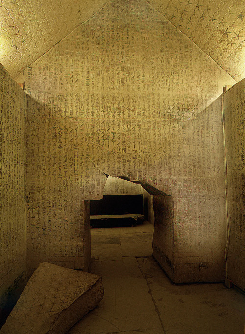 grandegyptianmuseum:Pyramid of Unas“The sword of Orion opens the doors of the sky.Before the doors c