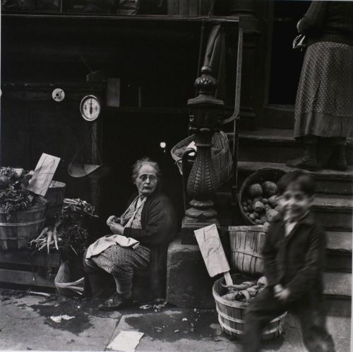 oldnewyorklandia:Jerome Liebling Lower East Side, New York City, 1947 