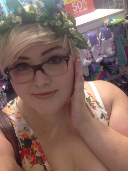 uzumakijpeg:cute things i tried on at the mall today