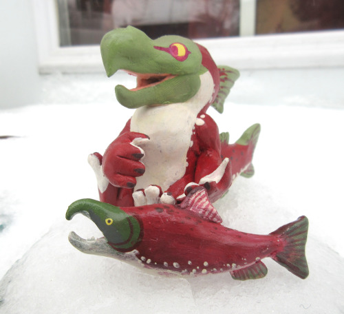 iguanamouth:a little sculpture commission of roe the salmon dragon! theres so much snow outside righ